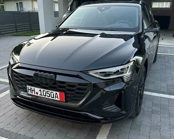 Черный Ауди Q8 e-tron, объемом двигателя 0 л и пробегом 51 тыс. км за 65000 $, фото 1 на Automoto.ua