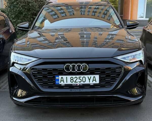 Черный Ауди Q8 e-tron, объемом двигателя 0 л и пробегом 4 тыс. км за 51800 $, фото 1 на Automoto.ua