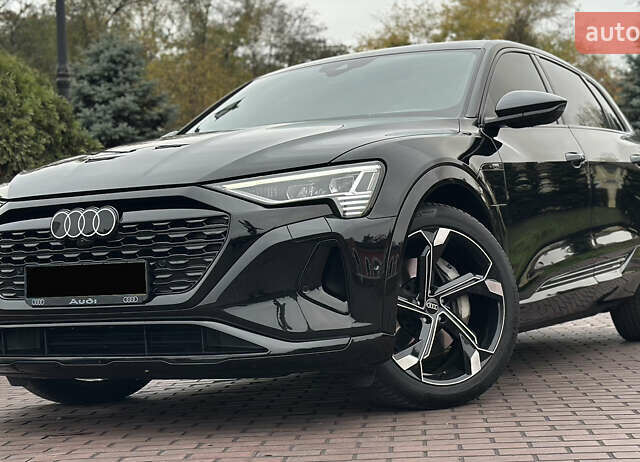Ауді Q8 e-tron 2024 у Дніпро (Дніпропетровську) на Automoto.ua Чорний Ауді Q8 e-tron, об'ємом двигуна 0 л та пробігом 25 тис. км за 58000 $, фото 1 на Automoto.ua