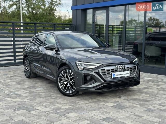 Серый Ауди Q8 e-tron, объемом двигателя 0 л и пробегом 22 тыс. км за 59000 $, фото 1 на Automoto.ua