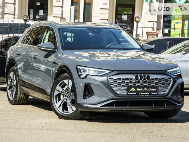 Сірий Ауді Q8 e-tron, об'ємом двигуна 0 л та пробігом 2 тис. км за 84999 $, фото 1 на Automoto.ua