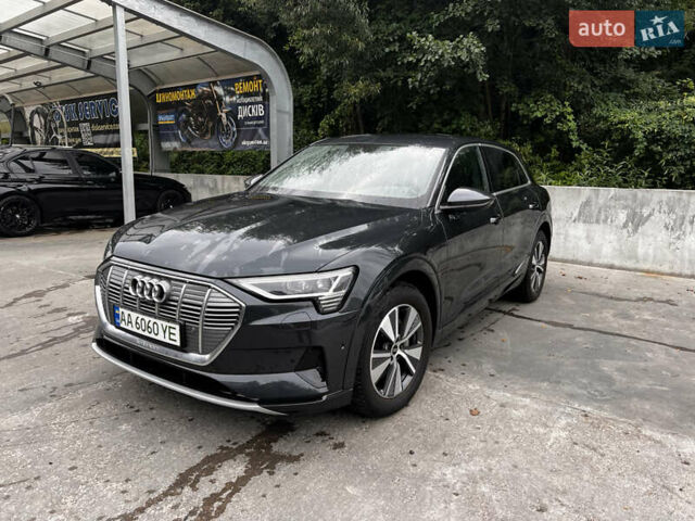 Серый Ауди Q8 e-tron, объемом двигателя 0 л и пробегом 16 тыс. км за 47000 $, фото 1 на Automoto.ua