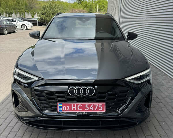 Серый Ауди Q8 e-tron, объемом двигателя 0 л и пробегом 14 тыс. км за 55140 $, фото 1 на Automoto.ua