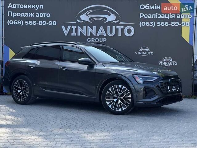 Серый Ауди Q8 e-tron, объемом двигателя 0 л и пробегом 14 тыс. км за 55900 $, фото 1 на Automoto.ua