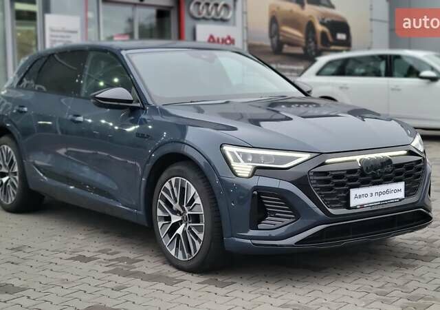 Сірий Ауді Q8 e-tron, об'ємом двигуна 0 л та пробігом 21 тис. км за 48990 $, фото 1 на Automoto.ua