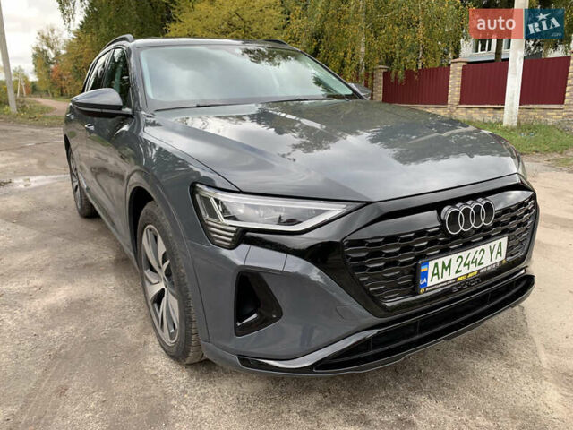 Сірий Ауді Q8 e-tron, об'ємом двигуна 0 л та пробігом 1 тис. км за 65500 $, фото 1 на Automoto.ua