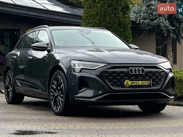 Серый Ауди Q8 e-tron, объемом двигателя 0 л и пробегом 20 тыс. км за 53900 $, фото 1 на Automoto.ua