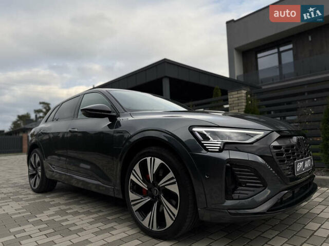 Ауди Q8 e-tron 2024 в Киеве на Automoto.ua Серый Ауди Q8 e-tron, объемом двигателя 0 л и пробегом 8 тыс. км за 62800 $, фото 1 на Automoto.ua