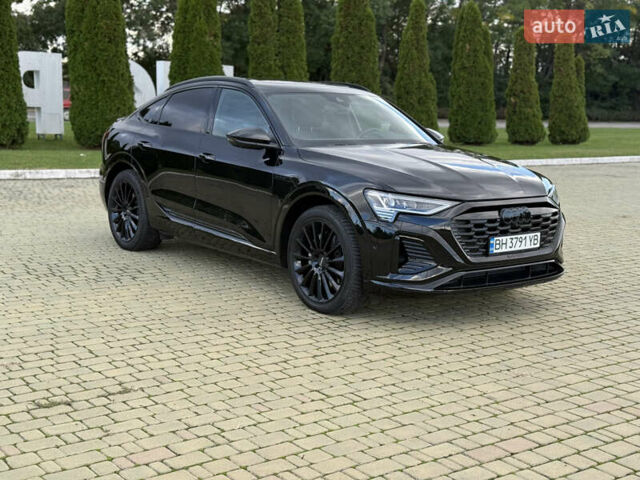Чорний Ауді Q8 Sportback e-tron, об'ємом двигуна 0 л та пробігом 42 тис. км за 49800 $, фото 1 на Automoto.ua