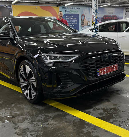 Черный Ауди Q8 Sportback e-tron, объемом двигателя 0 л и пробегом 24 тыс. км за 73227 $, фото 1 на Automoto.ua