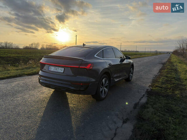 Серый Ауди Q8 Sportback e-tron, объемом двигателя 0 л и пробегом 47 тыс. км за 54000 $, фото 1 на Automoto.ua
