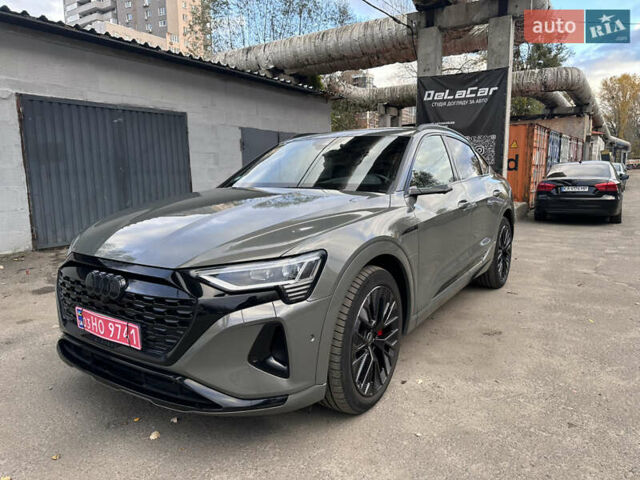Серый Ауди Q8 Sportback e-tron, объемом двигателя 0 л и пробегом 45 тыс. км за 64900 $, фото 1 на Automoto.ua