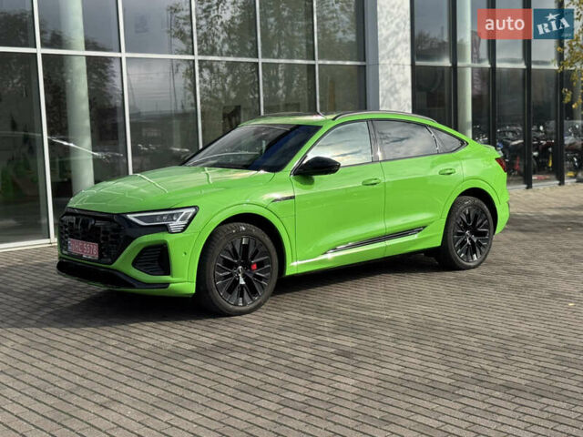 Зелений Ауді Q8 Sportback e-tron, об'ємом двигуна 0 л та пробігом 28 тис. км за 72800 $, фото 1 на Automoto.ua