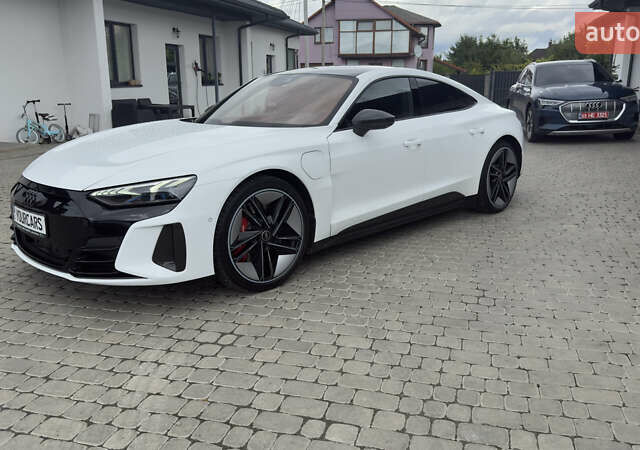Белый Ауди RS e-tron GT, объемом двигателя 0 л и пробегом 71 тыс. км за 62500 $, фото 1 на Automoto.ua