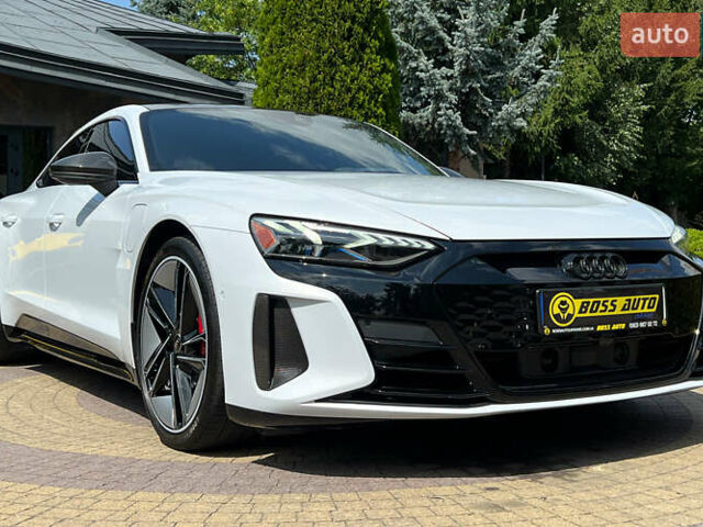 Белый Ауди RS e-tron GT, объемом двигателя 0 л и пробегом 34 тыс. км за 64999 $, фото 1 на Automoto.ua