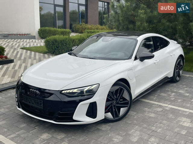 Белый Ауди RS e-tron GT, объемом двигателя 0 л и пробегом 49 тыс. км за 59999 $, фото 1 на Automoto.ua