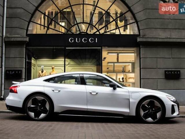 Белый Ауди RS e-tron GT, объемом двигателя 0 л и пробегом 11 тыс. км за 74900 $, фото 1 на Automoto.ua
