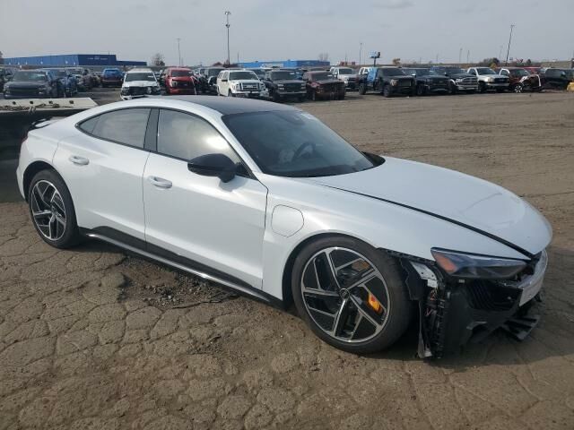 Белый Ауди RS e-tron GT, объемом двигателя 0 л и пробегом 8 тыс. км за 57300 $, фото 1 на Automoto.ua