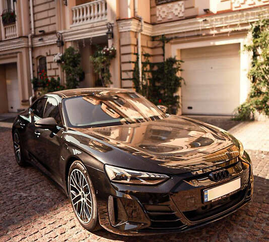 Чорний Ауді RS e-tron GT, об'ємом двигуна 0 л та пробігом 49 тис. км за 75000 $, фото 1 на Automoto.ua