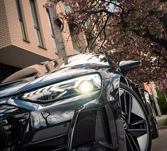 Черный Ауди RS e-tron GT, объемом двигателя 0 л и пробегом 5 тыс. км за 82500 $, фото 1 на Automoto.ua