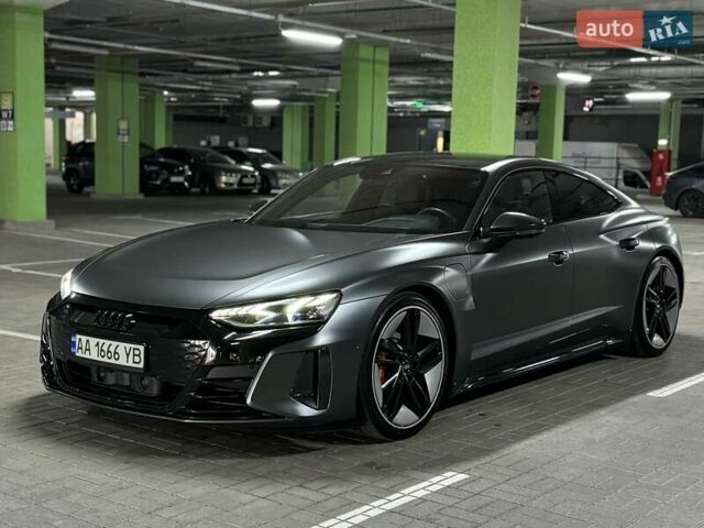 Серый Ауди RS e-tron GT, объемом двигателя 0 л и пробегом 51 тыс. км за 71000 $, фото 1 на Automoto.ua