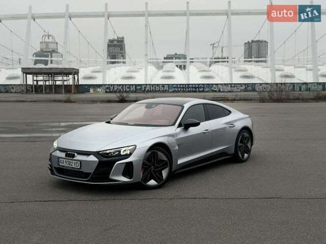 Серый Ауди RS e-tron GT, объемом двигателя 0 л и пробегом 39 тыс. км за 69500 $, фото 1 на Automoto.ua