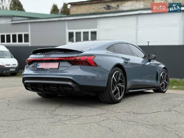 Серый Ауди RS e-tron GT, объемом двигателя 0 л и пробегом 7 тыс. км за 78000 $, фото 1 на Automoto.ua