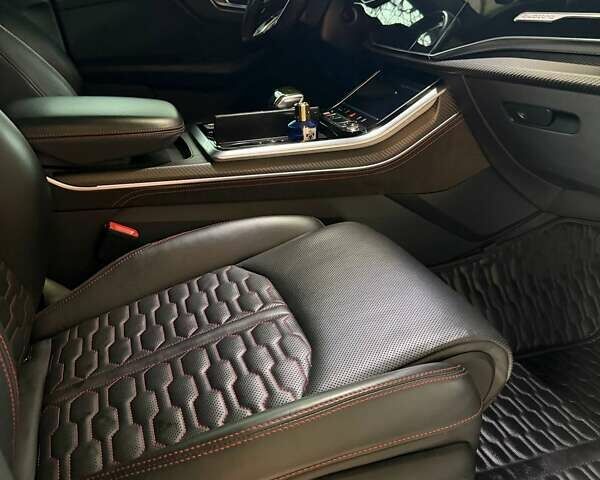 Черный Ауди RS Q8, объемом двигателя 4 л и пробегом 85 тыс. км за 104000 $, фото 1 на Automoto.ua