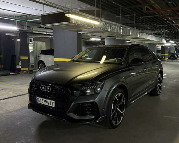 Серый Ауди RS Q8, объемом двигателя 4 л и пробегом 103 тыс. км за 90000 $, фото 1 на Automoto.ua