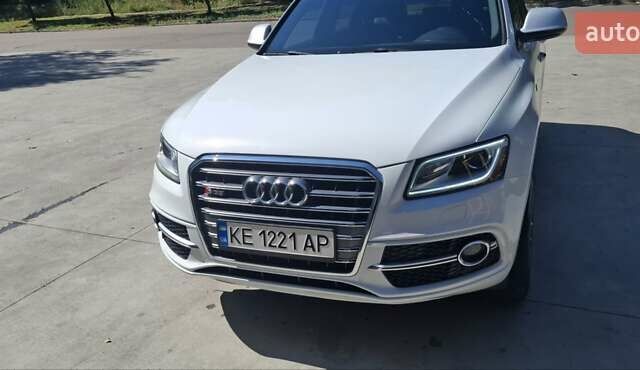 Белый Ауди SQ5, объемом двигателя 3 л и пробегом 215 тыс. км за 17900 $, фото 1 на Automoto.ua