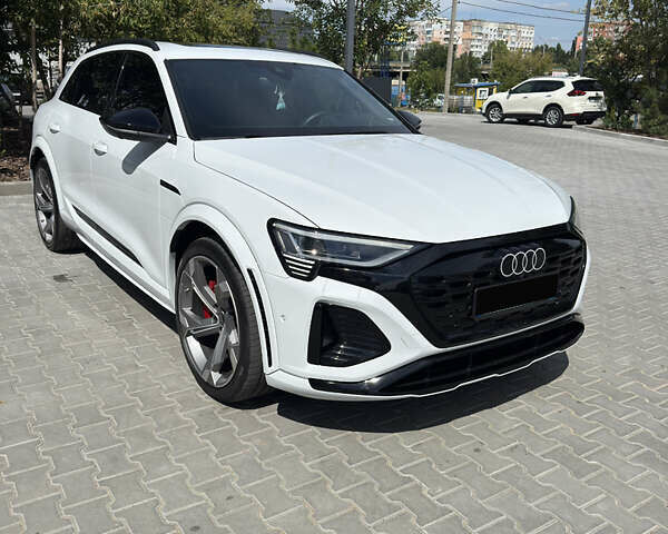 Білий Ауді SQ8 e-tron, об'ємом двигуна 0 л та пробігом 11 тис. км за 68000 $, фото 1 на Automoto.ua
