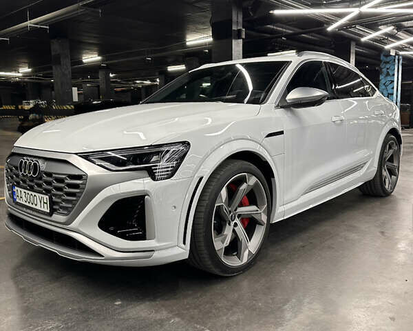 Белый Ауди SQ8 Sportback e-tron, объемом двигателя 0 л и пробегом 60 тыс. км за 83500 $, фото 1 на Automoto.ua