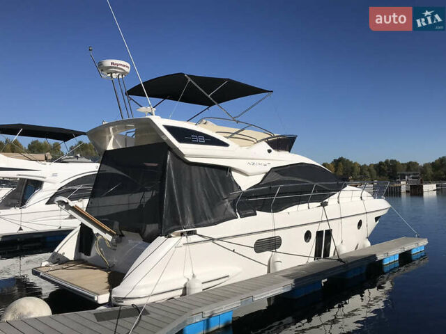 Белый Азимут Флайбридж-Рендж, объемом двигателя 5.9 л и пробегом 1 тыс. км за 285000 $, фото 1 на Automoto.ua