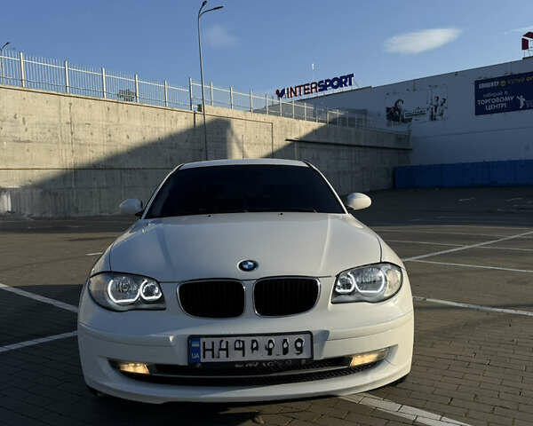 Білий БМВ 1 Серія, об'ємом двигуна 2 л та пробігом 136 тис. км за 8100 $, фото 1 на Automoto.ua