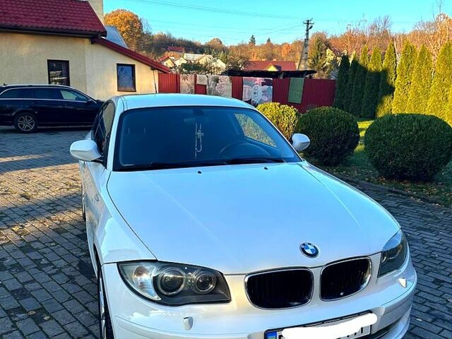 Белый БМВ 1 Серия, объемом двигателя 20 л и пробегом 253 тыс. км за 6999 $, фото 1 на Automoto.ua