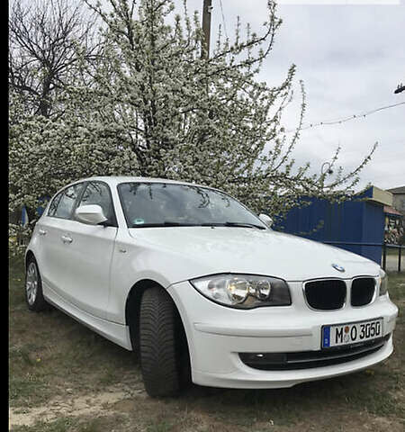 Белый БМВ 1 Серия, объемом двигателя 2 л и пробегом 260 тыс. км за 6999 $, фото 1 на Automoto.ua