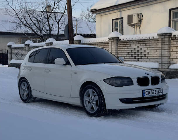 Белый БМВ 1 Серия, объемом двигателя 2 л и пробегом 130 тыс. км за 7000 $, фото 1 на Automoto.ua