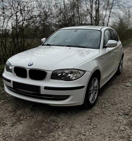 Белый БМВ 1 Серия, объемом двигателя 2 л и пробегом 187 тыс. км за 9000 $, фото 1 на Automoto.ua