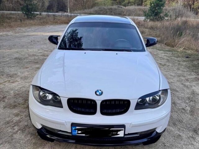 Білий БМВ 1 Серія, об'ємом двигуна 2 л та пробігом 208 тис. км за 8600 $, фото 1 на Automoto.ua