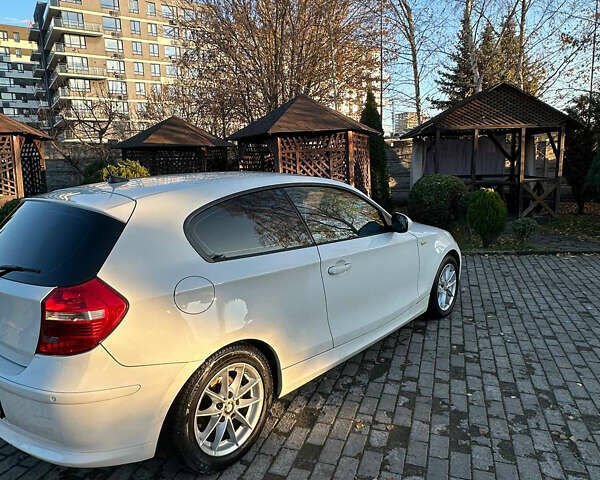 Белый БМВ 1 Серия, объемом двигателя 2 л и пробегом 255 тыс. км за 8200 $, фото 1 на Automoto.ua