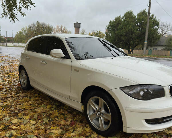 Білий БМВ 1 Серія, об'ємом двигуна 2 л та пробігом 127 тис. км за 8500 $, фото 1 на Automoto.ua