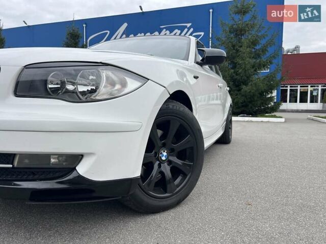 Белый БМВ 1 Серия, объемом двигателя 2 л и пробегом 207 тыс. км за 7900 $, фото 1 на Automoto.ua