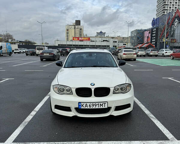 Білий БМВ 1 Серія, об'ємом двигуна 2.98 л та пробігом 211 тис. км за 10700 $, фото 1 на Automoto.ua