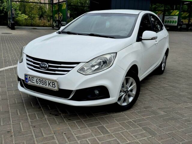 Білий БМВ 1 Серія, об'ємом двигуна 1.5 л та пробігом 260 тис. км за 4364 $, фото 1 на Automoto.ua