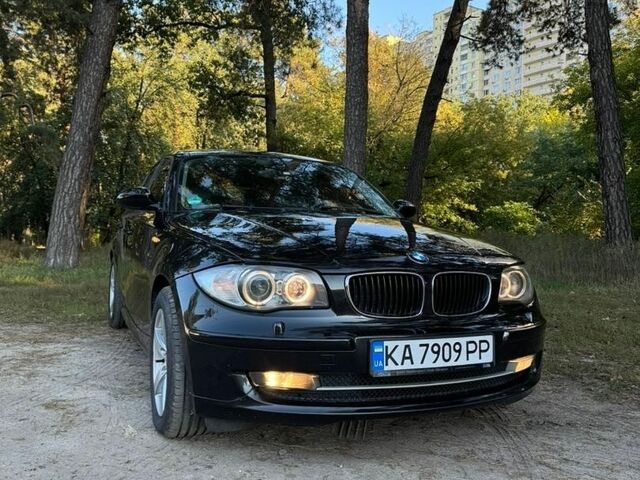 Черный БМВ 1 Серия, объемом двигателя 2 л и пробегом 268 тыс. км за 8000 $, фото 1 на Automoto.ua