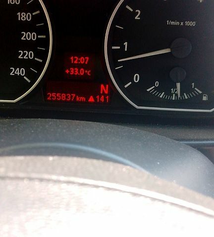 Красный БМВ 1 Серия, объемом двигателя 2 л и пробегом 256 тыс. км за 5500 $, фото 1 на Automoto.ua