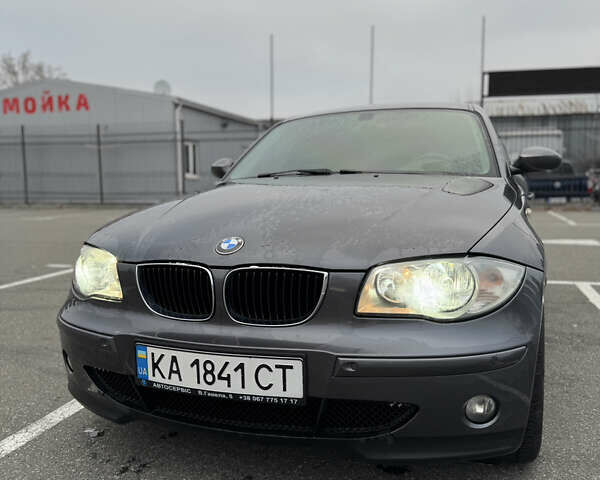 Серый БМВ 1 Серия, объемом двигателя 2 л и пробегом 204 тыс. км за 6300 $, фото 1 на Automoto.ua