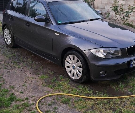 Серый БМВ 1 Серия, объемом двигателя 2 л и пробегом 220 тыс. км за 4513 $, фото 1 на Automoto.ua