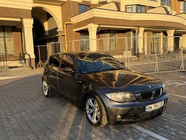 Серый БМВ 1 Серия, объемом двигателя 2 л и пробегом 300 тыс. км за 6300 $, фото 1 на Automoto.ua