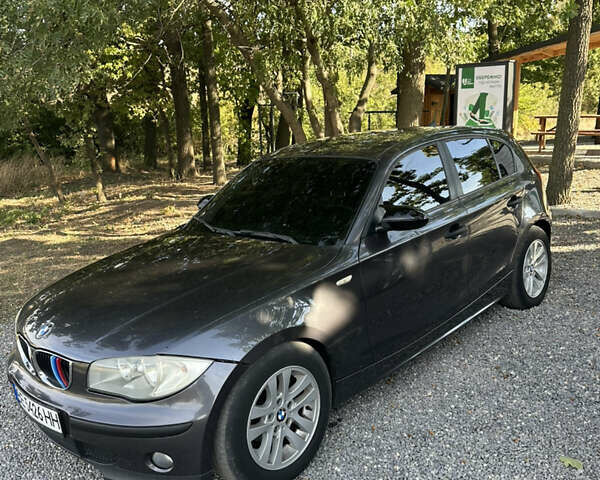 Серый БМВ 1 Серия, объемом двигателя 2 л и пробегом 245 тыс. км за 5000 $, фото 1 на Automoto.ua